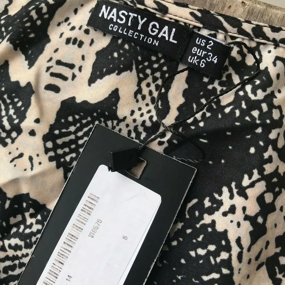 Nasty Gal Womens Romper Size 2 Snake‎ Up Animal Plunging Neck Black Tan NEW - Picture 7 of 8